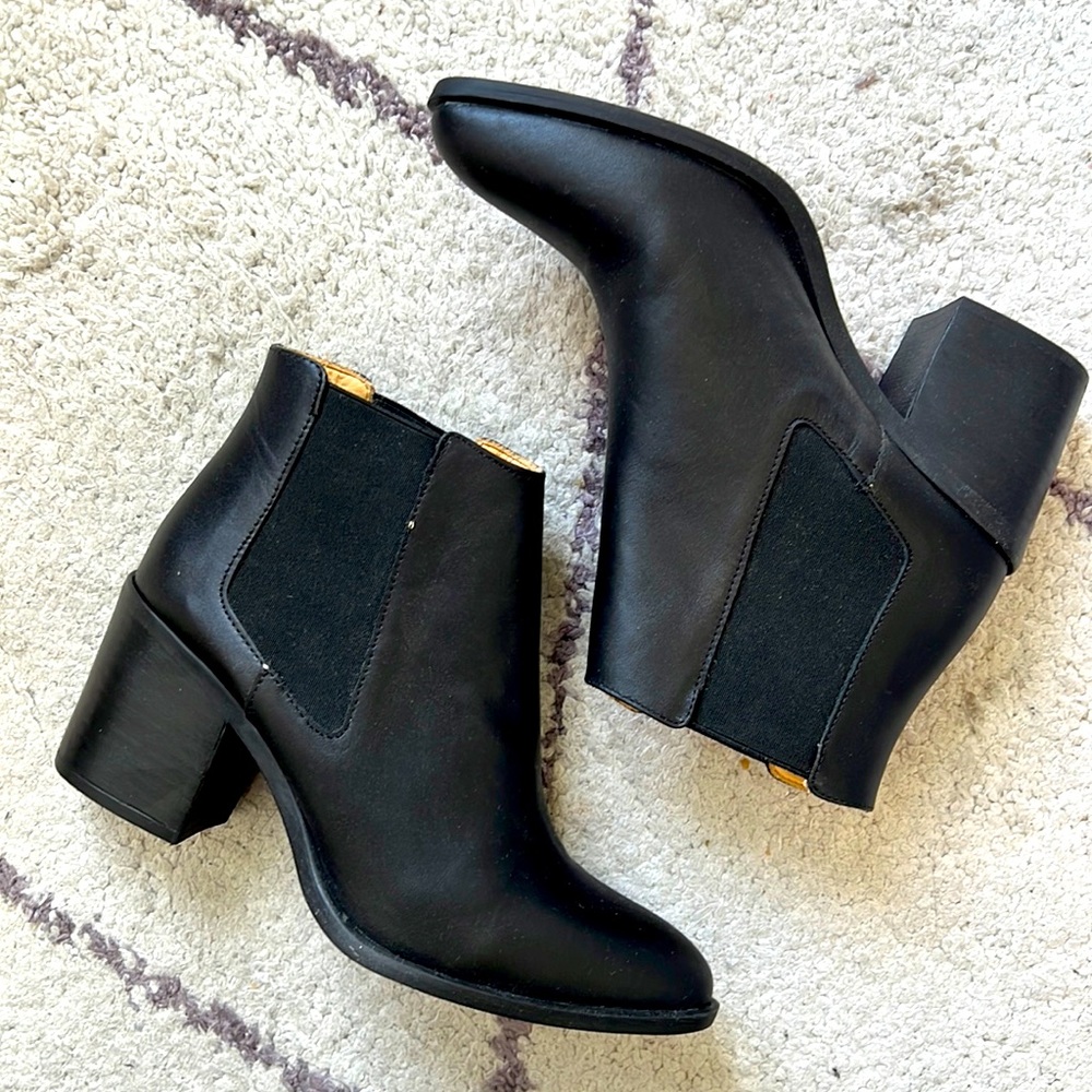 Nisolo Black Chelsea Boots